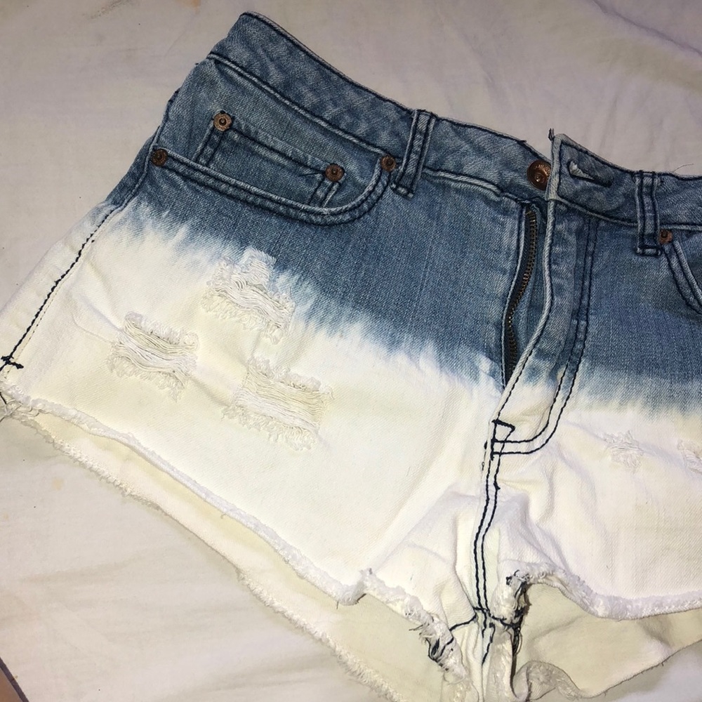 Two toned color denim shorts